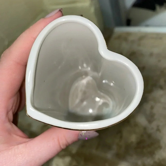 Homemade UFC Brand White Heart Shaped Vase Made in 1982 Japan with Gold Rim Rare - Picture 7 of 13